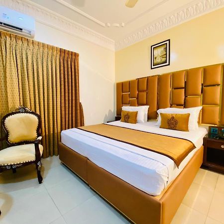 World Inn Hotel Karaczi Zewnętrze zdjęcie