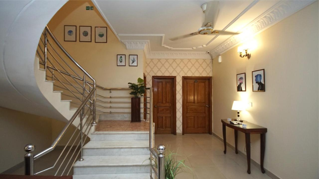 World Inn Hotel Karaczi Zewnętrze zdjęcie