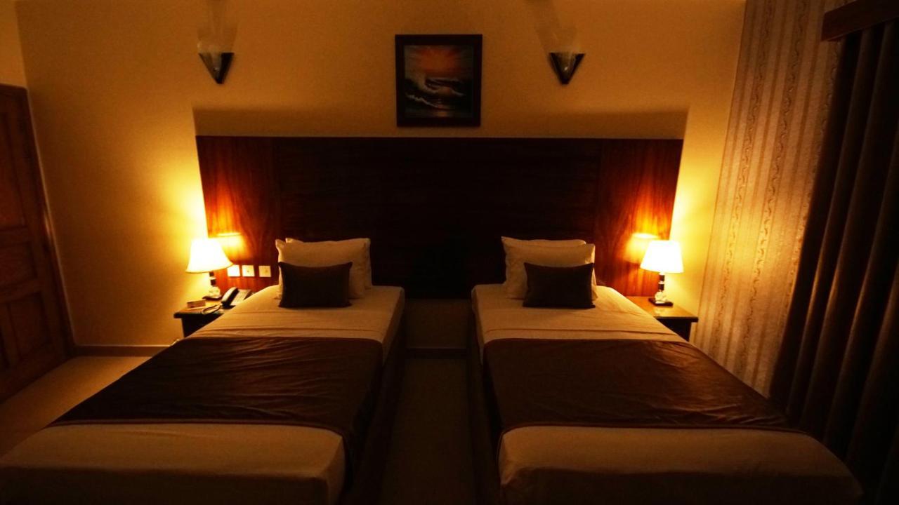 World Inn Hotel Karaczi Zewnętrze zdjęcie