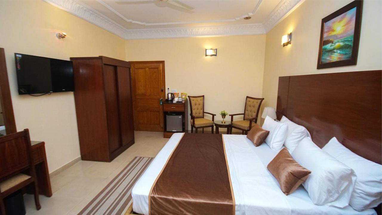 World Inn Hotel Karaczi Zewnętrze zdjęcie