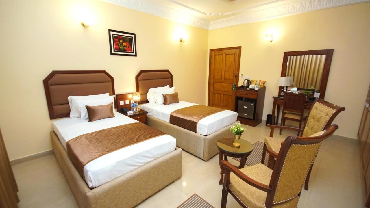 World Inn Hotel Karaczi Zewnętrze zdjęcie
