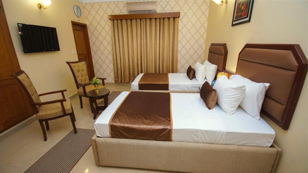 World Inn Hotel Karaczi Zewnętrze zdjęcie