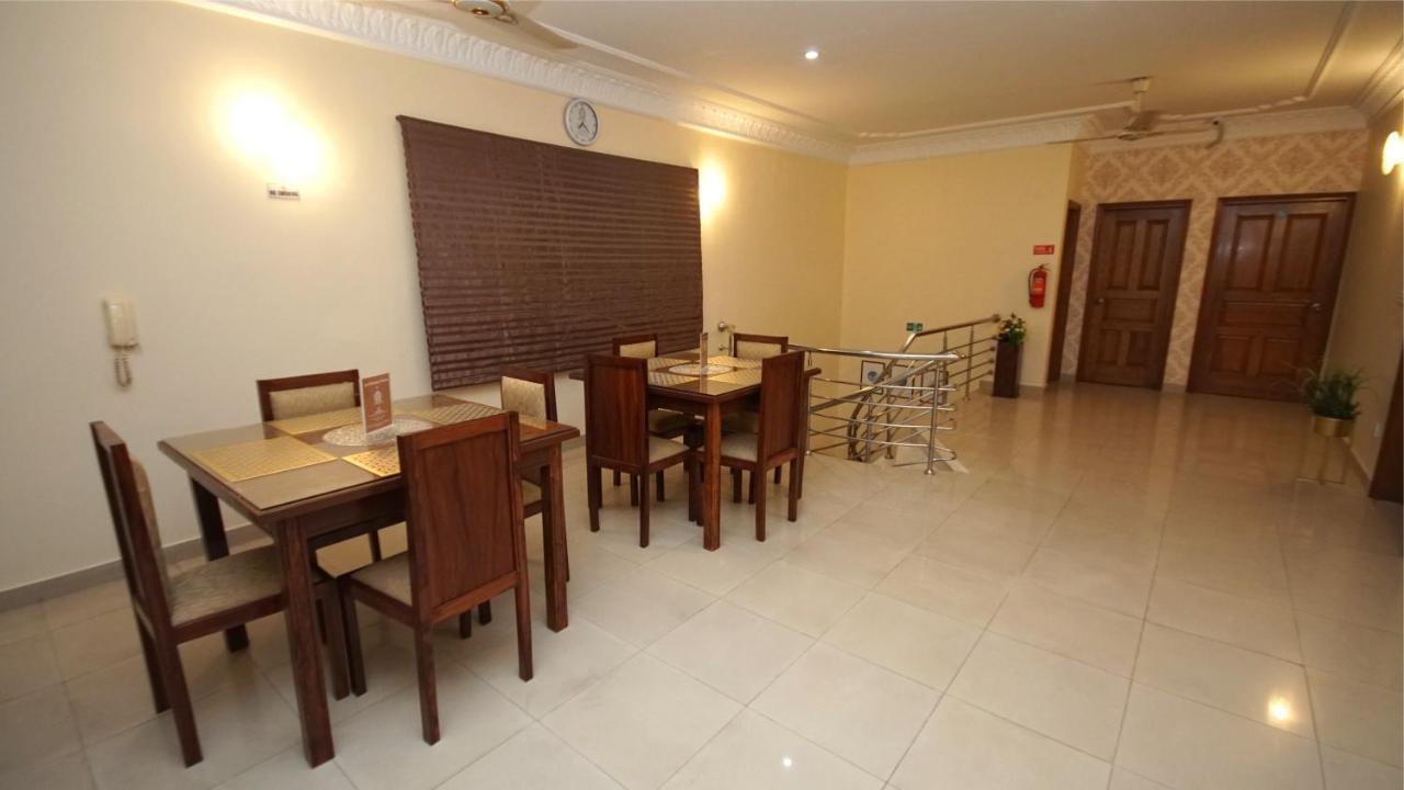 World Inn Hotel Karaczi Zewnętrze zdjęcie