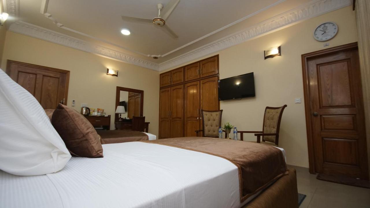 World Inn Hotel Karaczi Zewnętrze zdjęcie