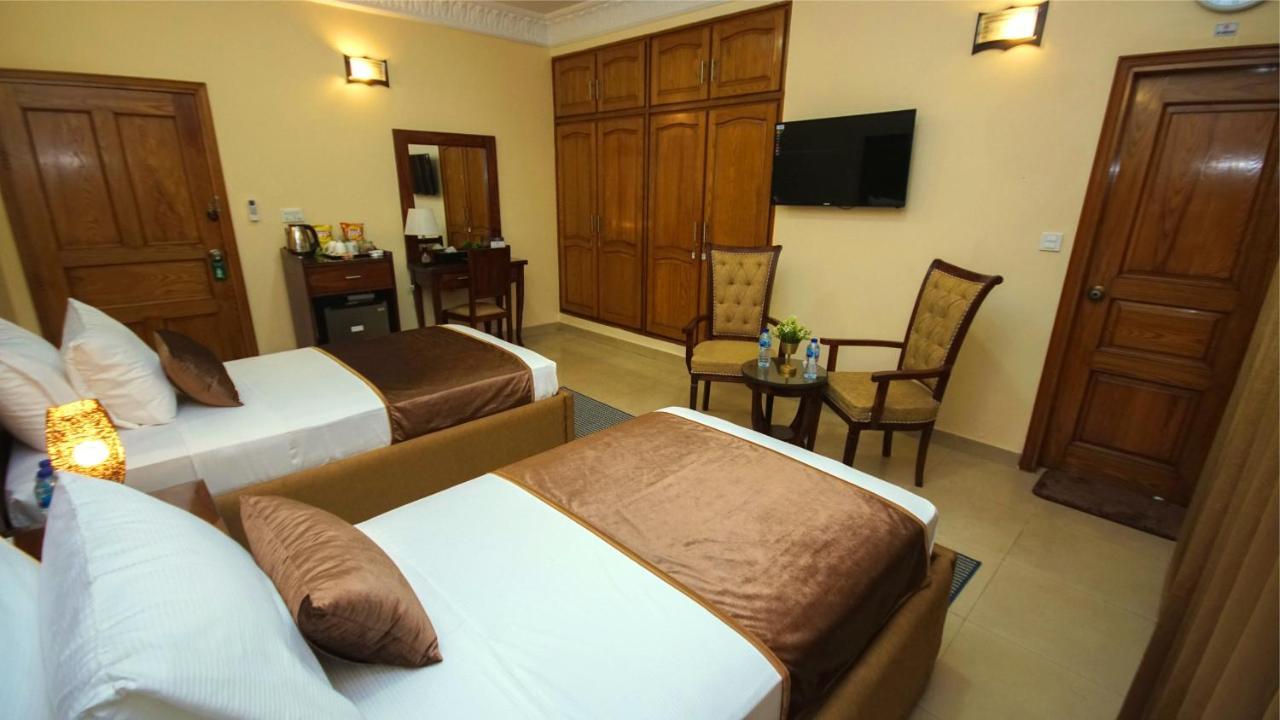 World Inn Hotel Karaczi Zewnętrze zdjęcie