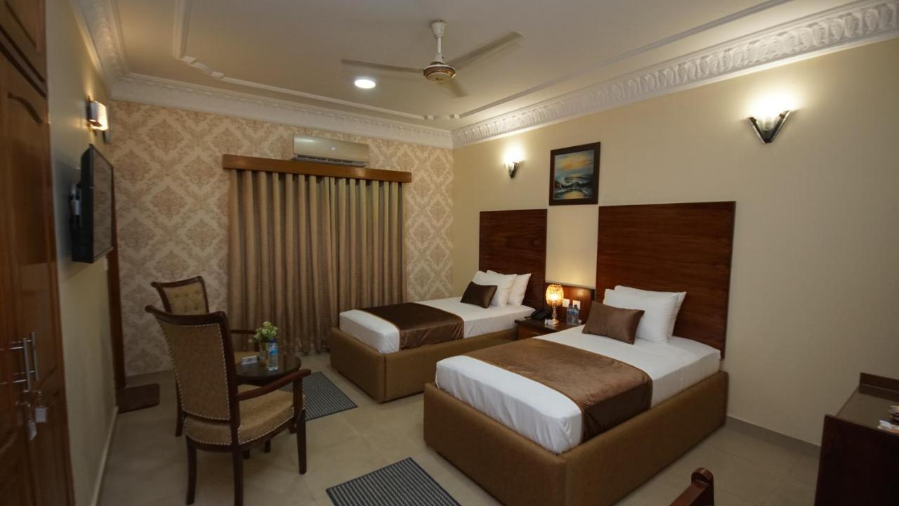 World Inn Hotel Karaczi Zewnętrze zdjęcie