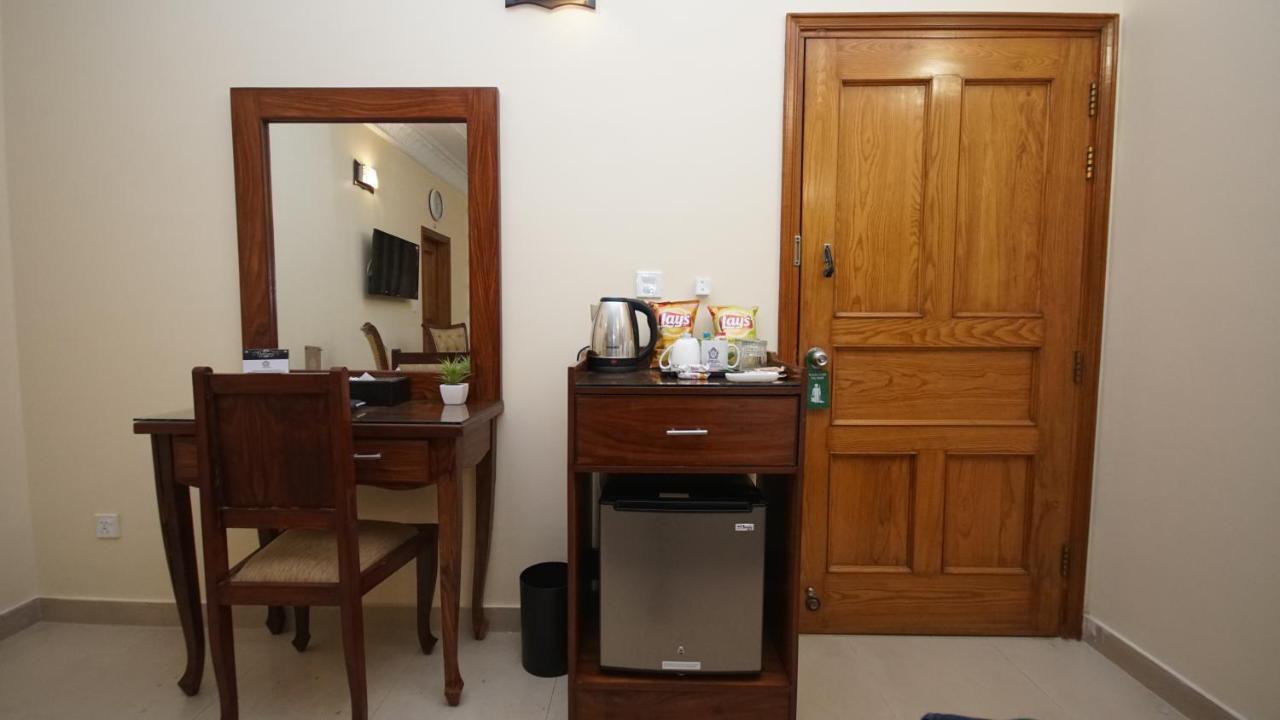 World Inn Hotel Karaczi Zewnętrze zdjęcie