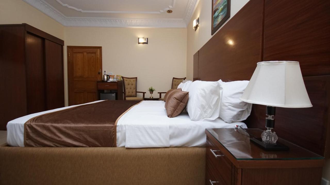 World Inn Hotel Karaczi Zewnętrze zdjęcie