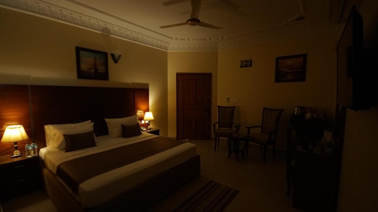 World Inn Hotel Karaczi Zewnętrze zdjęcie
