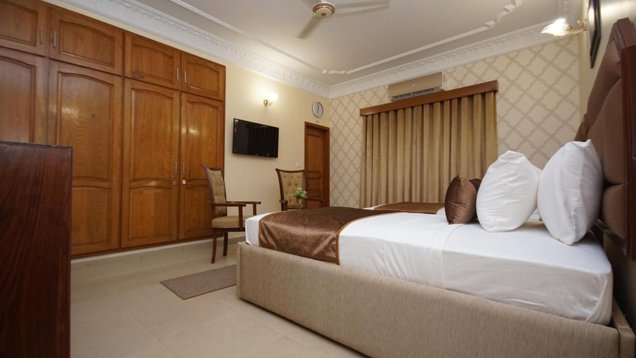 World Inn Hotel Karaczi Zewnętrze zdjęcie