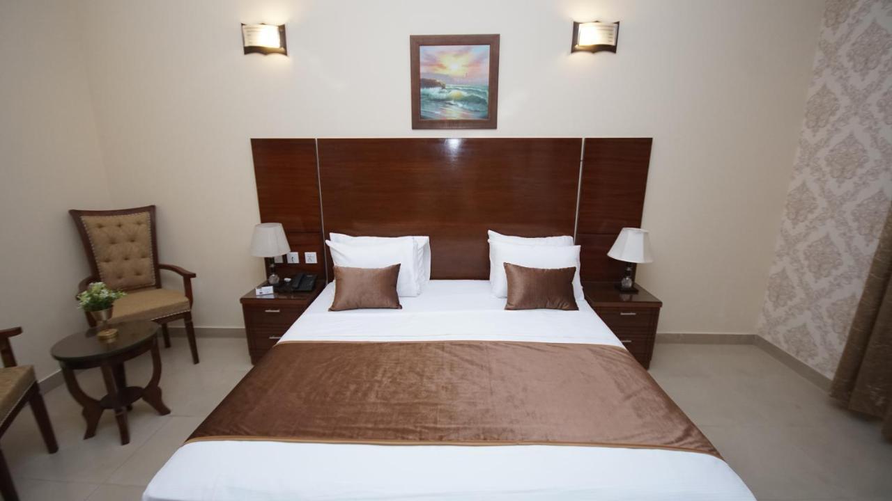 World Inn Hotel Karaczi Zewnętrze zdjęcie