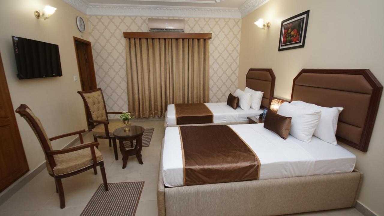 World Inn Hotel Karaczi Zewnętrze zdjęcie