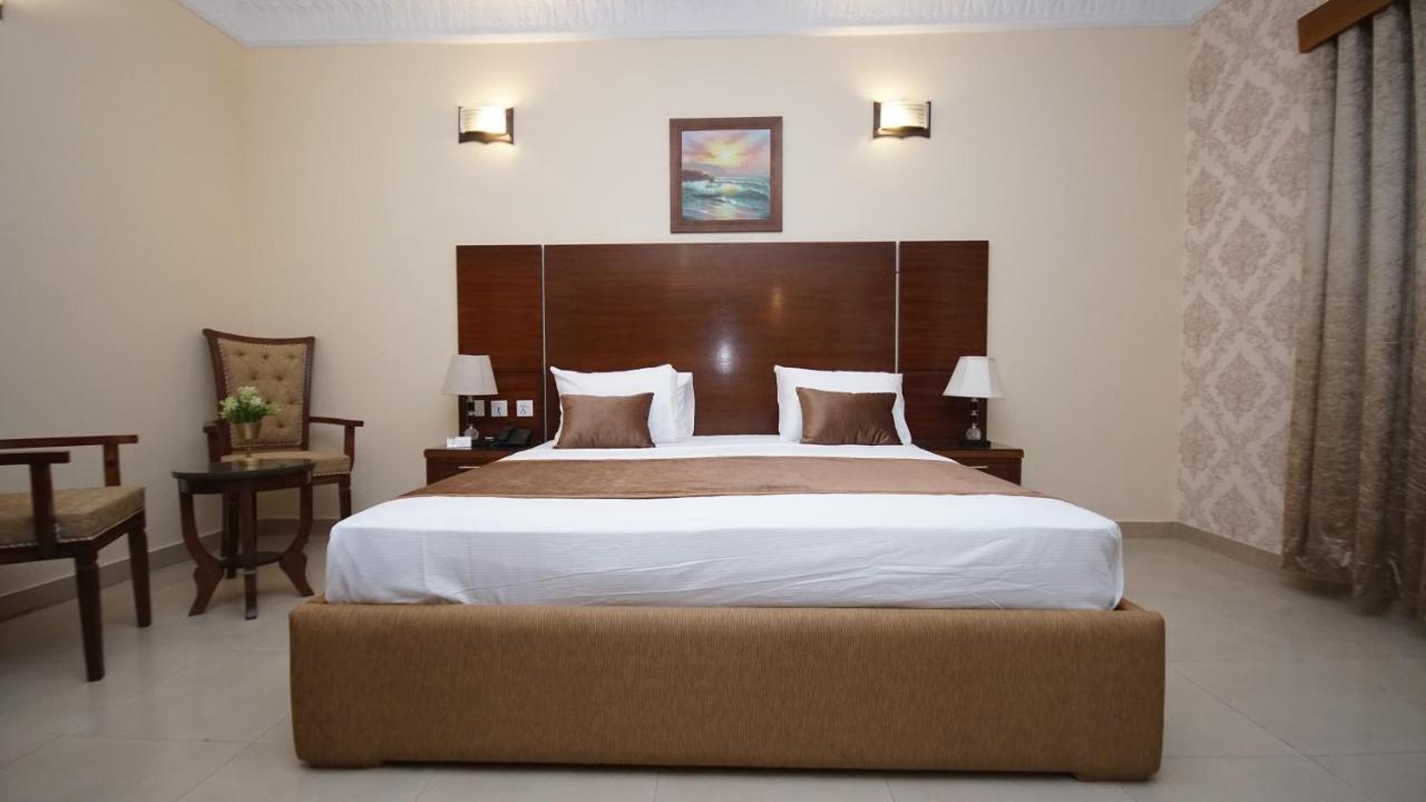 World Inn Hotel Karaczi Zewnętrze zdjęcie