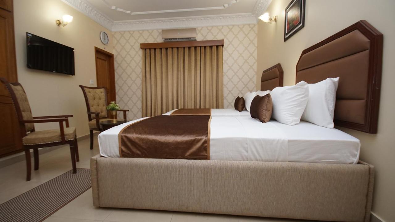 World Inn Hotel Karaczi Zewnętrze zdjęcie