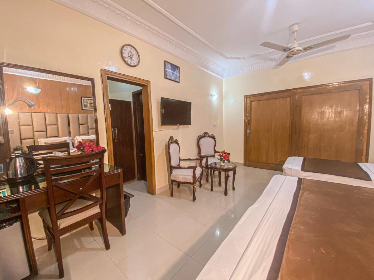 World Inn Hotel Karaczi Zewnętrze zdjęcie