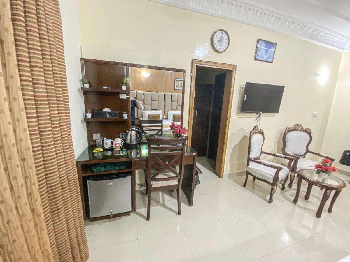 World Inn Hotel Karaczi Zewnętrze zdjęcie