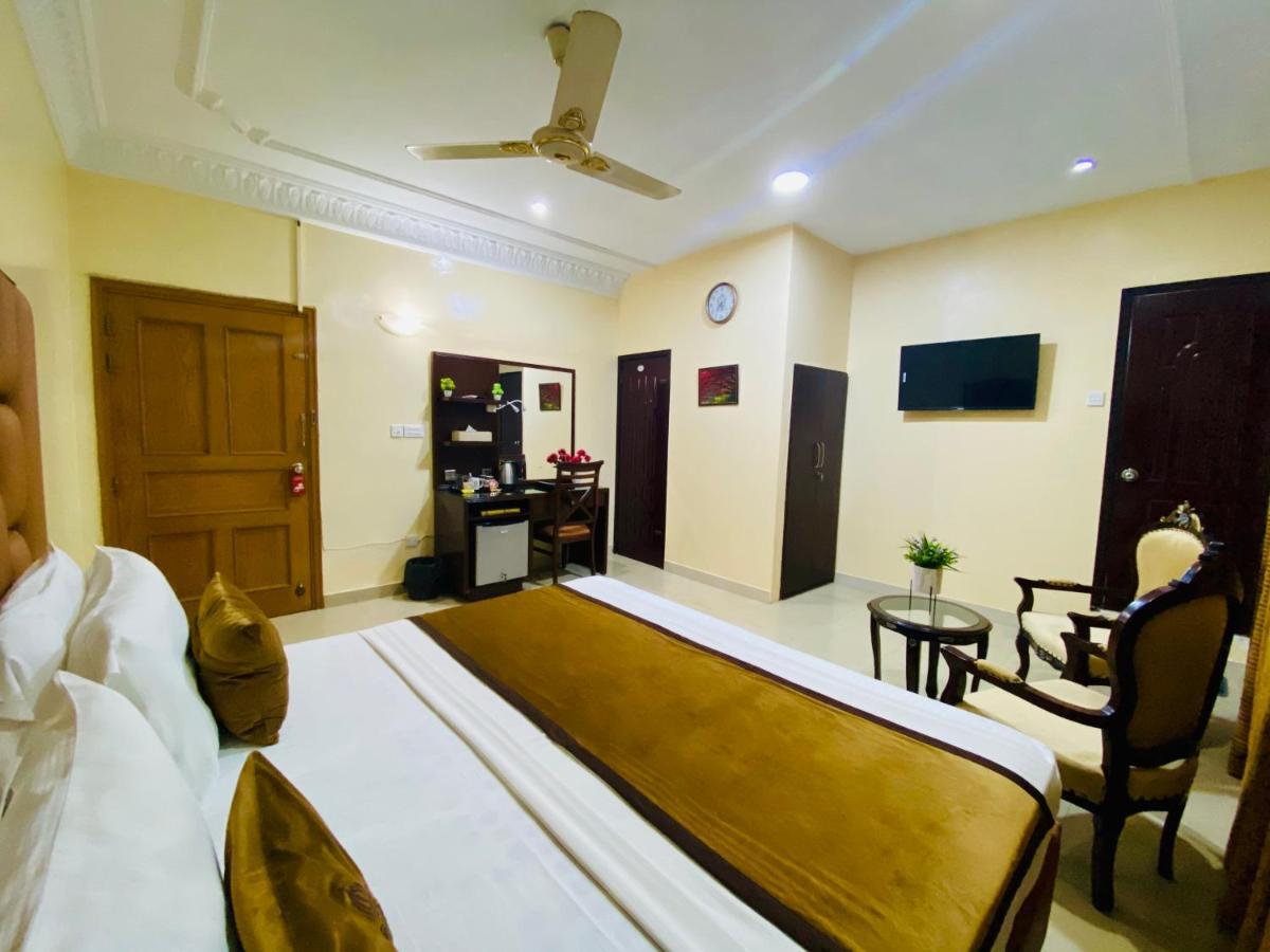 World Inn Hotel Karaczi Zewnętrze zdjęcie