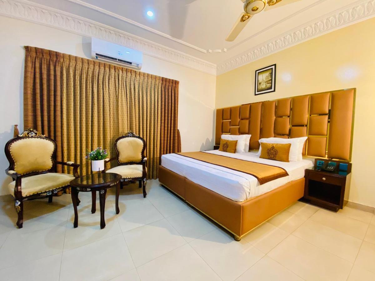 World Inn Hotel Karaczi Zewnętrze zdjęcie