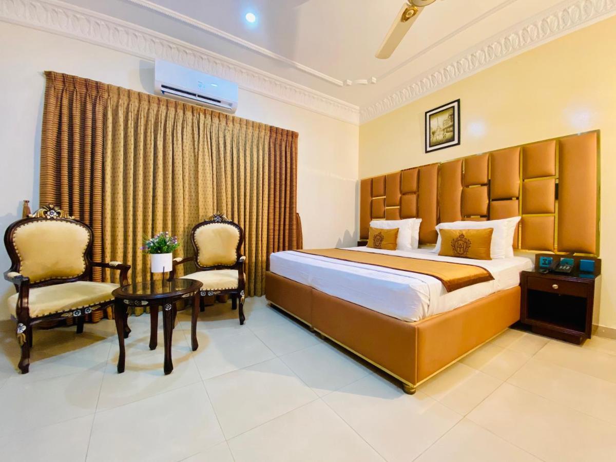 World Inn Hotel Karaczi Zewnętrze zdjęcie