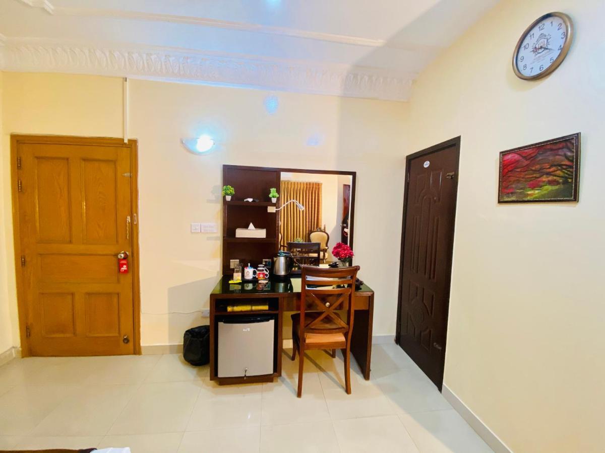 World Inn Hotel Karaczi Zewnętrze zdjęcie