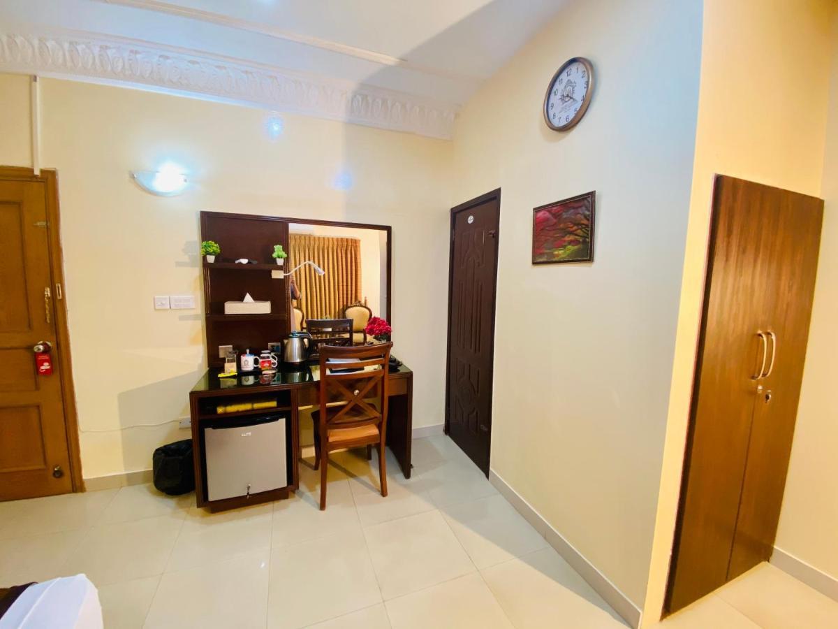 World Inn Hotel Karaczi Zewnętrze zdjęcie